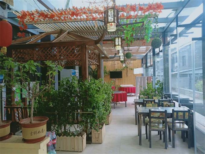 司马台长城|去司马台玩，在小资生活民俗饭庄吃饭，这盘是烤鱼？也太香了吧！