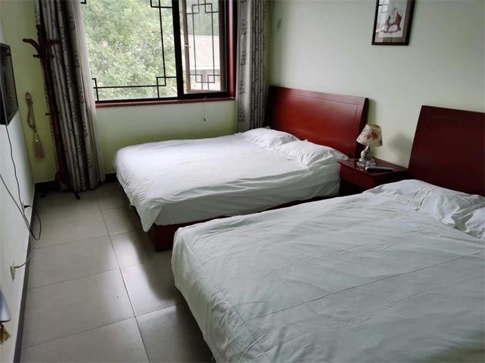 司马台长城|去司马台玩，在小资生活民俗饭庄吃饭，这盘是烤鱼？也太香了吧！