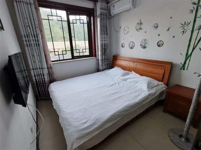 司马台长城|去司马台玩，在小资生活民俗饭庄吃饭，这盘是烤鱼？也太香了吧！