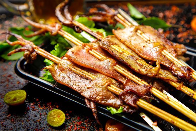 司马台长城|去司马台玩，在小资生活民俗饭庄吃饭，这盘是烤鱼？也太香了吧！