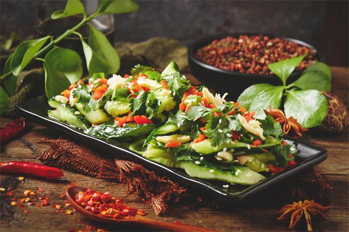 司马台长城|去司马台玩，在小资生活民俗饭庄吃饭，这盘是烤鱼？也太香了吧！