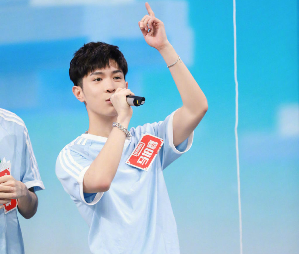 快乐大本营欢乐时刻,周震南打嗝,粉丝:r1se是没有偶像包袱的