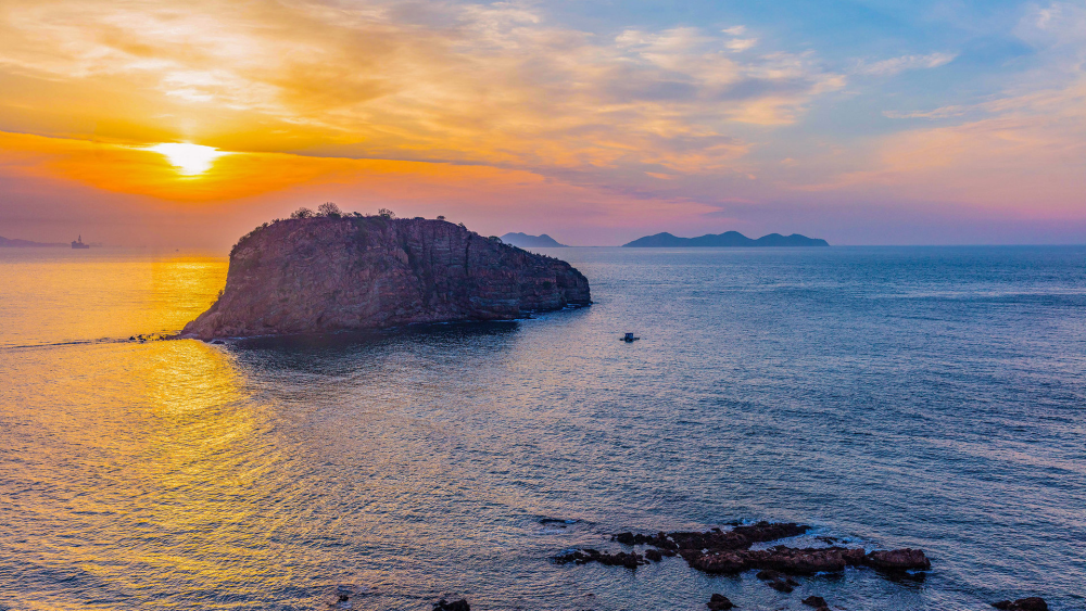 大连人的后花园三面环山一面临海夏季出游正合适