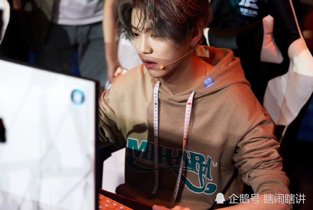 梦回exo!鹿晗白色西装尽显少年感,颜值重回巅峰