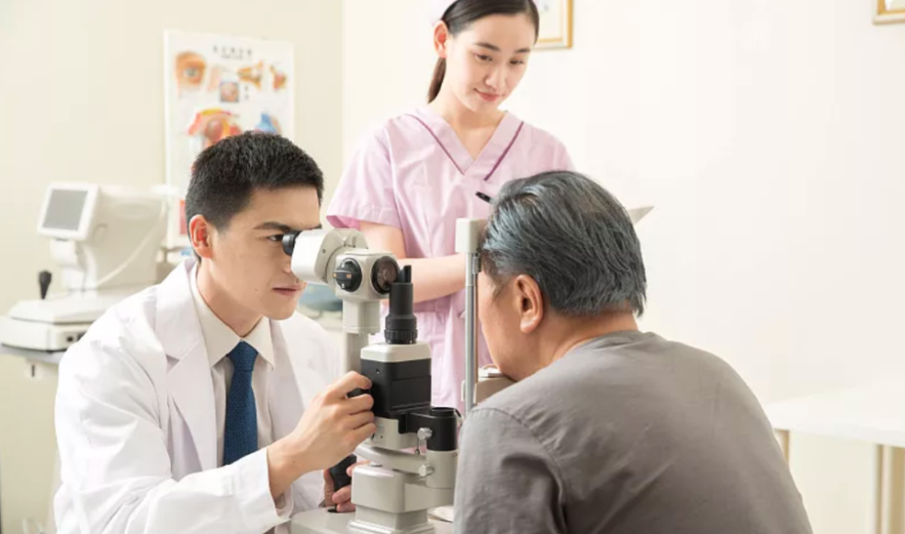 糖尿病|42岁老板视力下降，他都没想到得糖尿病已经三年了