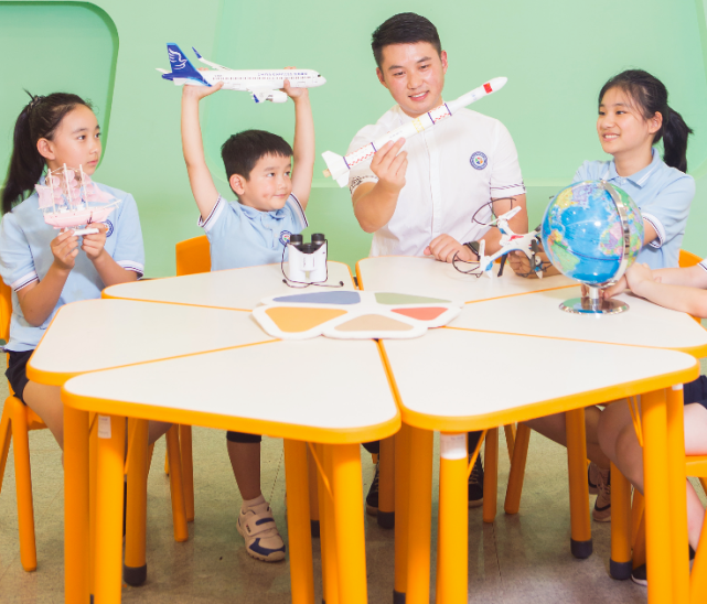 图/李显彦策划执行/陈婉婉 谢静 陈锐 蒋伟希 傅汝琴所以,每逢暑假,望