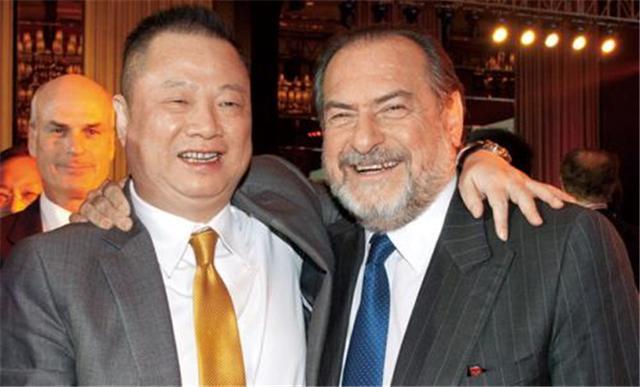 1976年无依无靠的潘苏通,只能到美国跟着继祖父母生活.