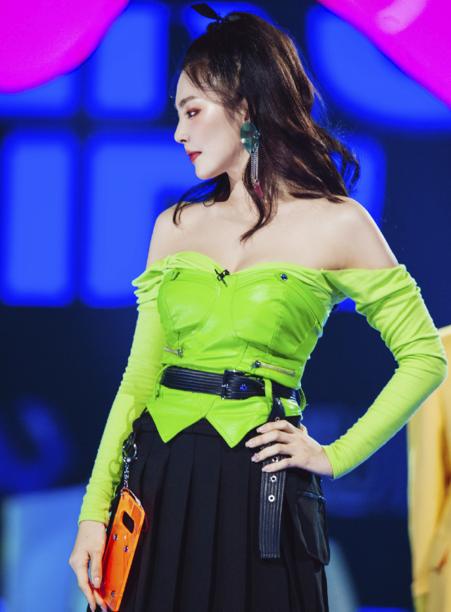 张雨绮|张雨绮为证明腿长穿“绑带鞋”，看到鞋子后：鞋子穿法惹全网热议