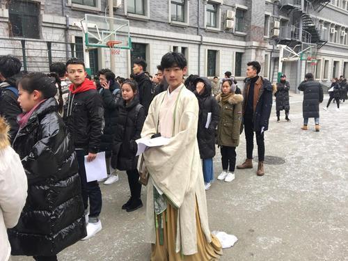 贫困生|北京“最烧钱”的3所大学，敢报的都是家底厚，贫困生：念不起