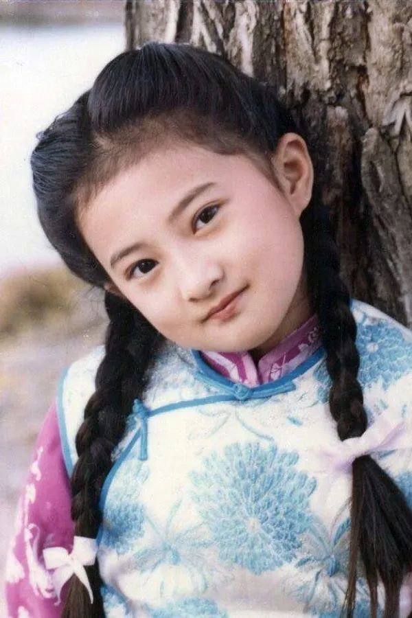 谢玲玲当年在《婉君表妹》饰演小婉君,那时候她才八岁,也是凭借