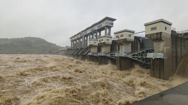 山体滑坡|韩国连续40天降雨！洪水、泥石流、山体滑坡频发，致超过30人死亡