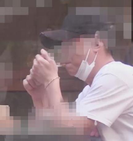 文章|文章与异性约会，喝完下午茶又去泡吧，独自骑电瓶车回家太心酸