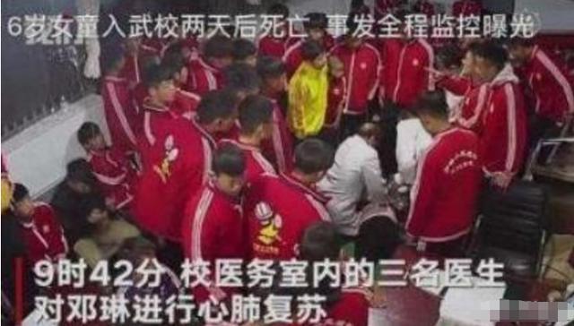 何洁|被亲爹当摇钱树吸血多年，与何洁分手遭抹黑，32岁帅成玻尿酸男神