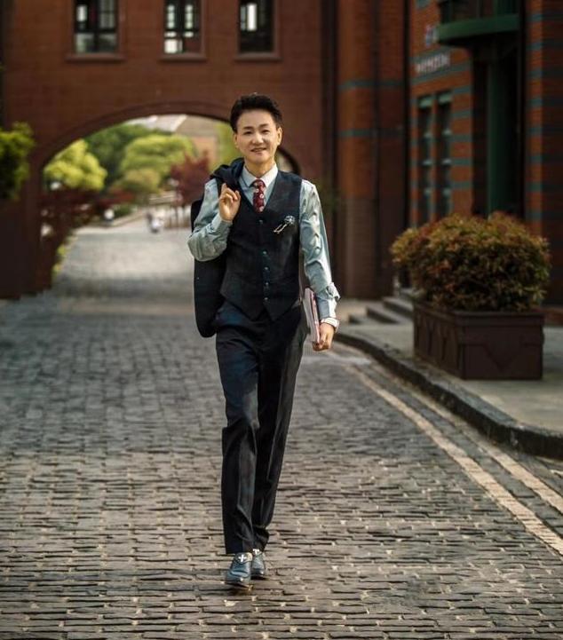 70岁大爷,身材比"小鲜肉"都好,网友:自律的人,年龄只是数字