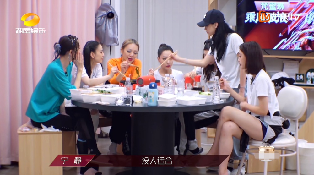 乘风破浪的姐姐|继拒绝蓝盈莹后，郑希怡“五公”选歌主动谦让黄圣依，双标有原因