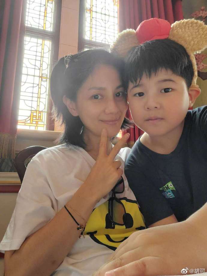 安吉|胡可称儿子安吉为“男朋友”引热议，也玩“童言无忌”？