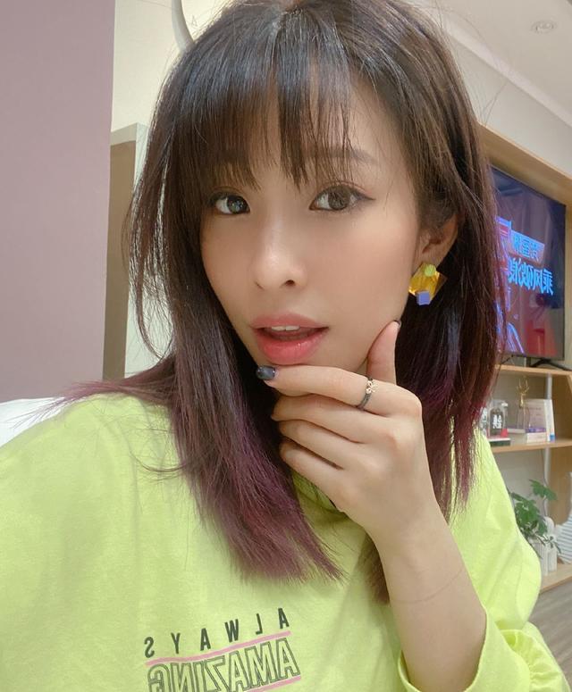 袁咏琳|袁咏琳遇车祸！晒追尾照称座驾被大车撞了，发文谈后怕感慨还好有安全带