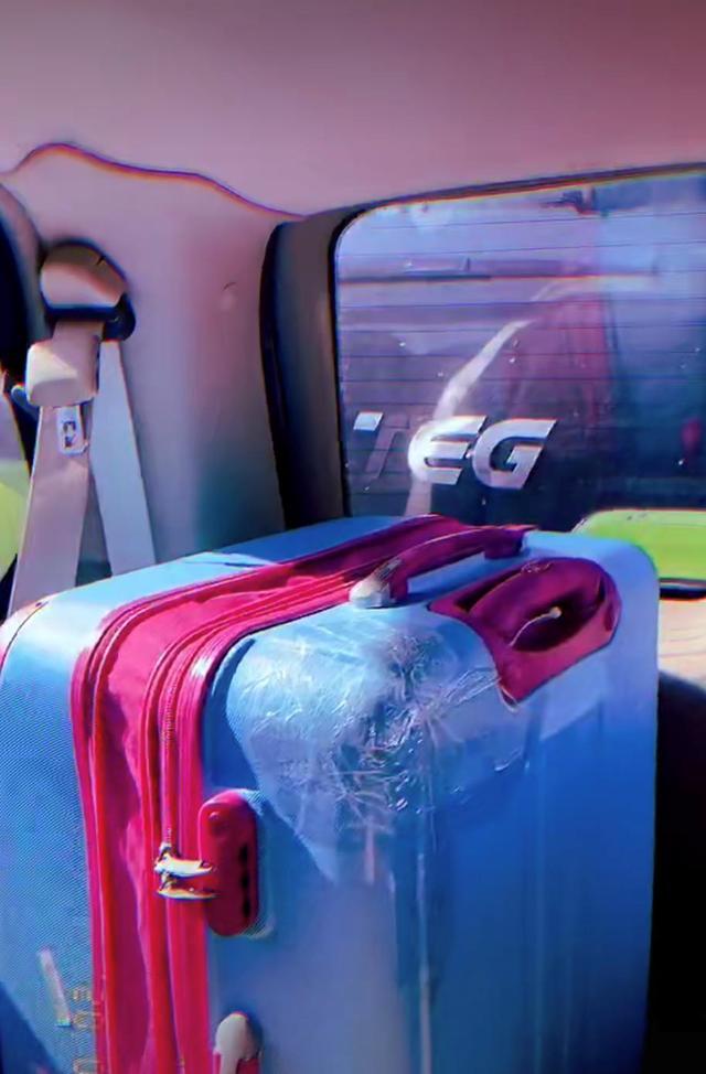 袁咏琳|袁咏琳遇车祸！晒追尾照称座驾被大车撞了，发文谈后怕感慨还好有安全带