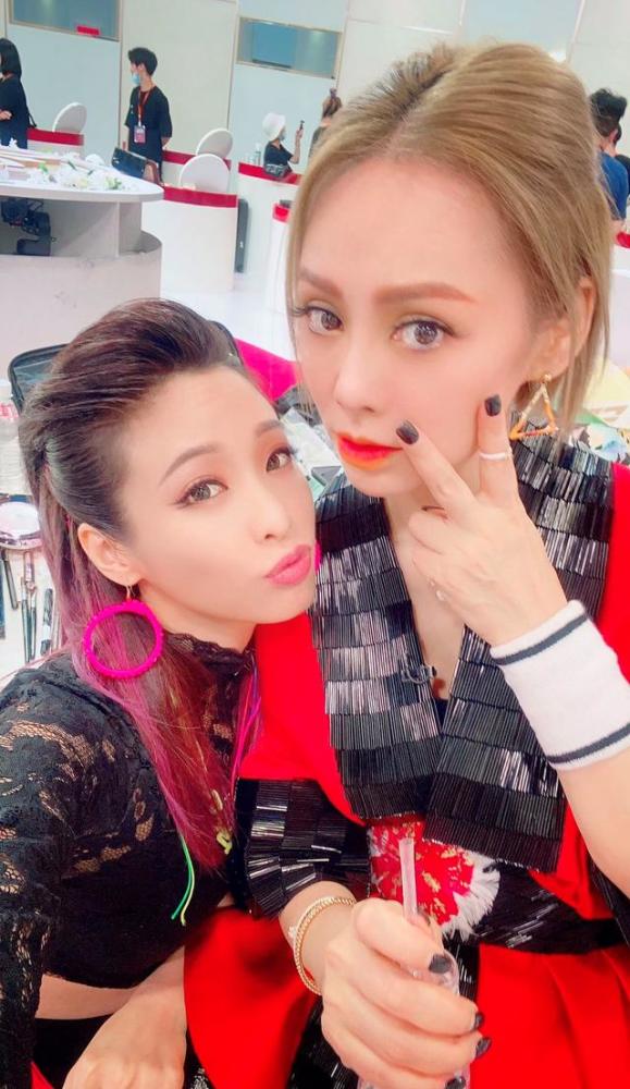 袁咏琳|袁咏琳遇车祸！晒追尾照称座驾被大车撞了，发文谈后怕感慨还好有安全带