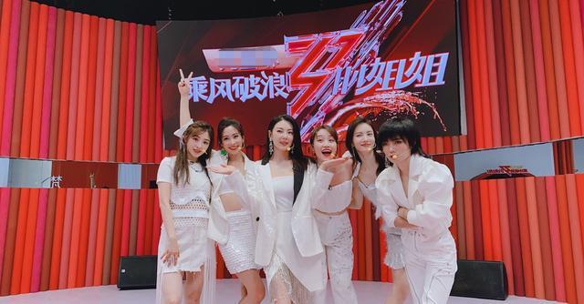 袁咏琳|袁咏琳遇车祸！晒追尾照称座驾被大车撞了，发文谈后怕感慨还好有安全带