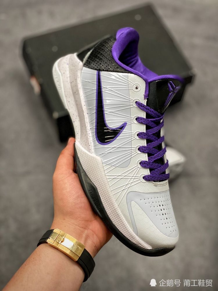 潮鞋的颜值球鞋的性能无愧于科比战靴耐克kobe5白紫配色开箱