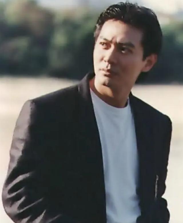 刘德华|他颜值不输刘德华，44岁患抑郁症隐退，后来卖保险为生