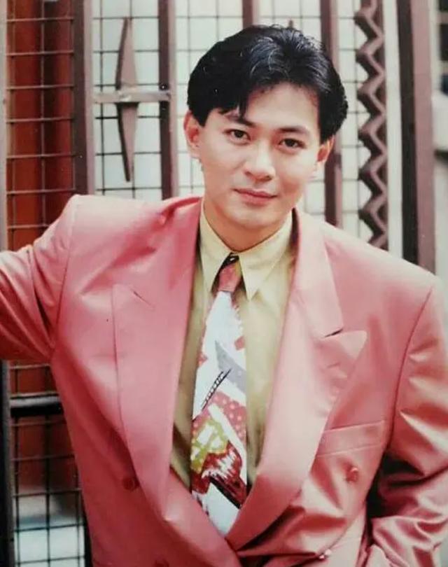 刘德华|他颜值不输刘德华，44岁患抑郁症隐退，后来卖保险为生