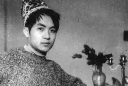 著名诗人|1993年，著名诗人杀妻后自杀，他留下的诗句被年轻人当作个性签名