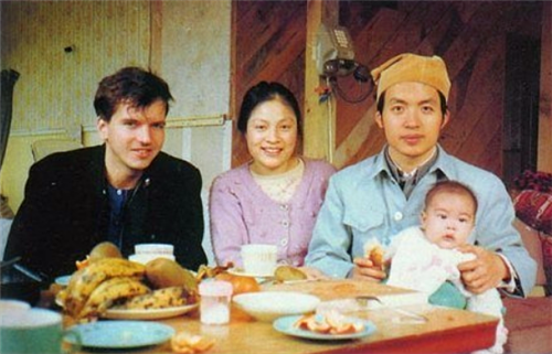 著名诗人|1993年，著名诗人杀妻后自杀，他留下的诗句被年轻人当作个性签名