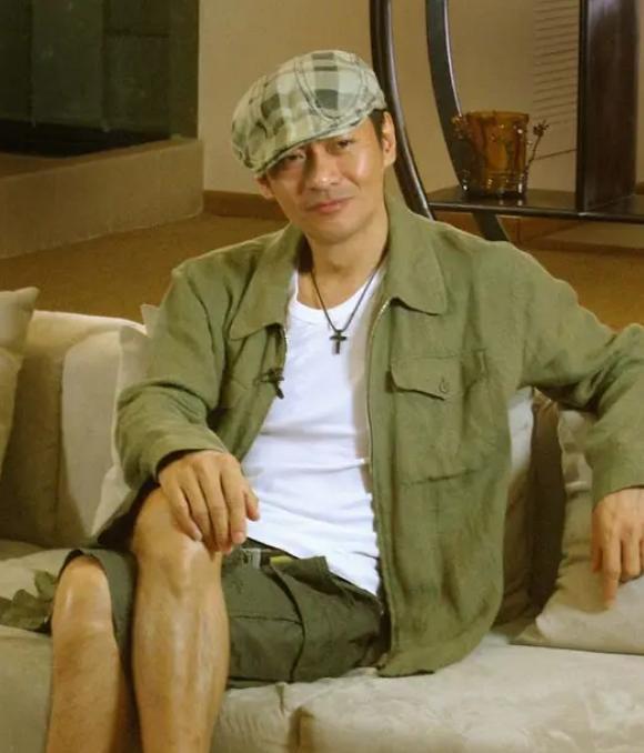 刘德华|他颜值不输刘德华，44岁患抑郁症隐退，后来卖保险为生