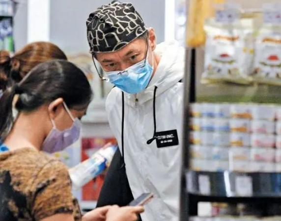 刘德华|他颜值不输刘德华，44岁患抑郁症隐退，后来卖保险为生