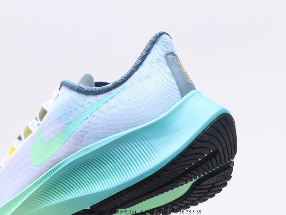 耐克nike air zoom pegasus 37 轻盈透气跑步鞋