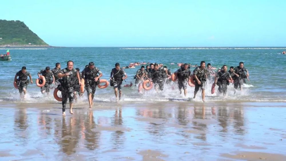 乘风破浪 跨昼夜海训磨砺海上作战技能
