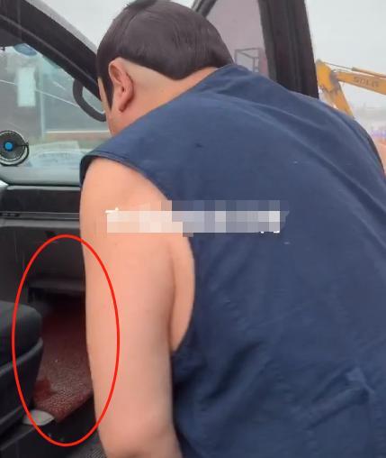 谢宁|知名影星出行却坐前座，体型太大差点塞不下！呼吁群众用国产手机