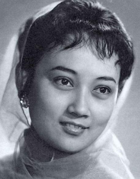 "历史上首位八一女厂长"王晓棠,她的一生辉煌,为何儿子成了她一生的痛