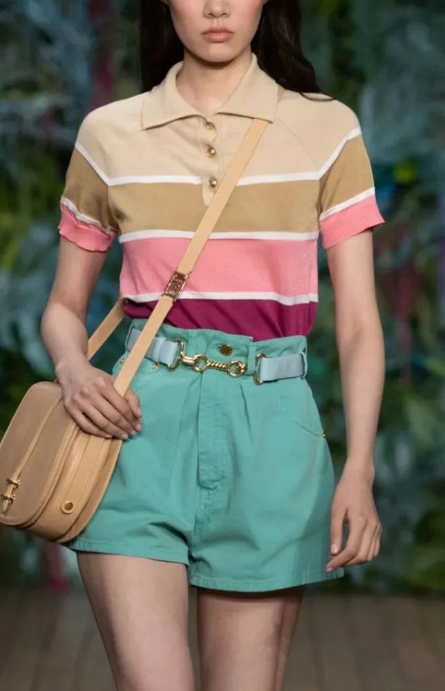 polo衫 百慕大短裤也是满分搭配公式.