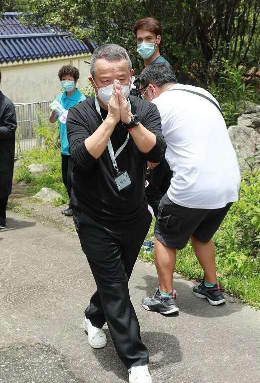 曾志伟首谈妻子去世称接受事实看淡生死语气显冷漠引争议