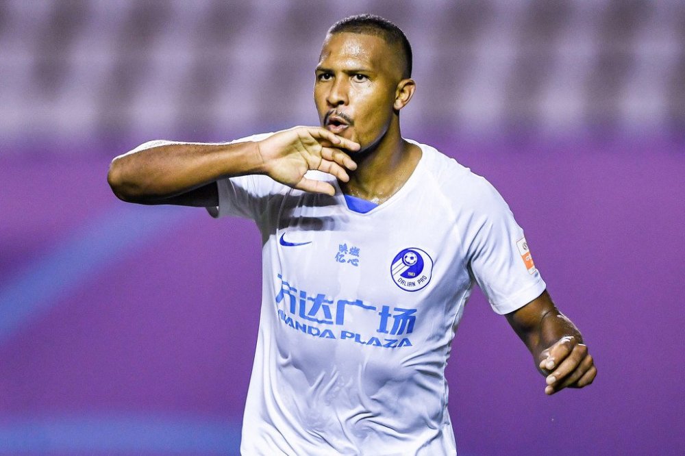 " 赵震james:"申花一攻一防这两下,到手的三分飞啦!