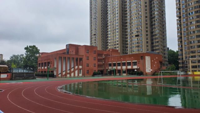 华清学府城:1公里内解决生活,现在出行却不易?