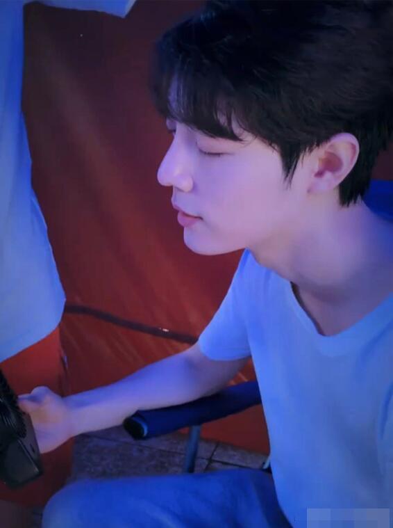 肖战|肖战工作室晒肖战日常，细节表达很积极打脸227粉丝，意外曝肖战压力很大