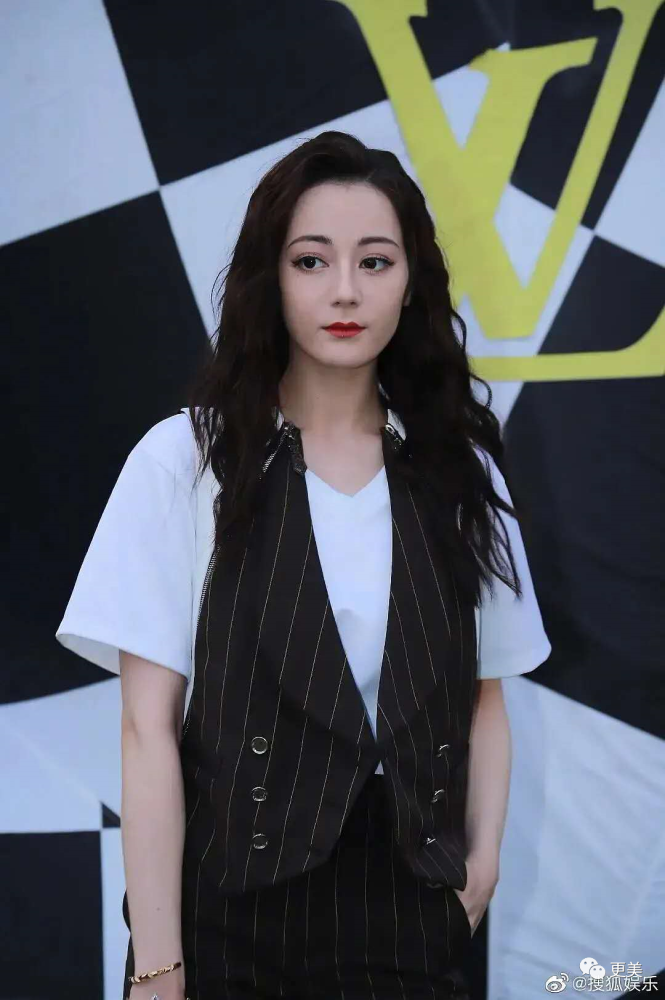 迪丽热巴|承认吧，热巴的脸就是不行了！