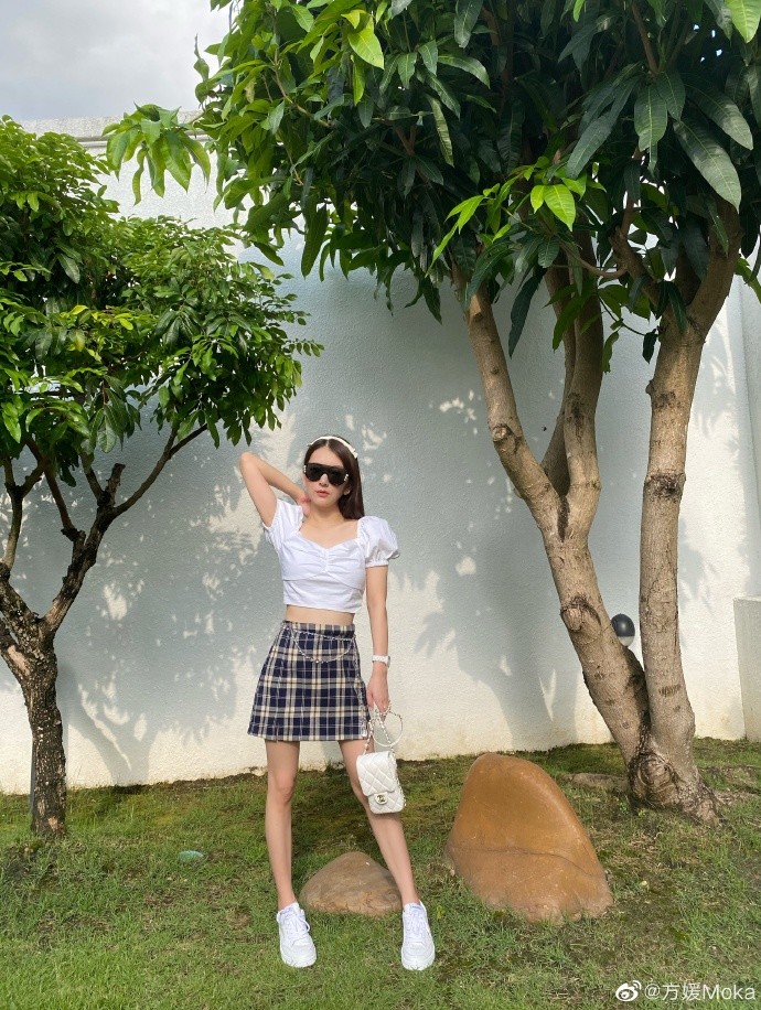 方媛|被郭富城甜蜜告白后，方媛晒照清纯甜美，手戴戒指依旧甜蜜