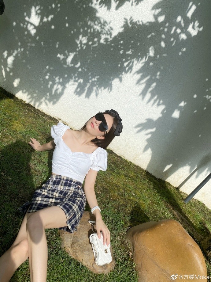 方媛|被郭富城甜蜜告白后，方媛晒照清纯甜美，手戴戒指依旧甜蜜