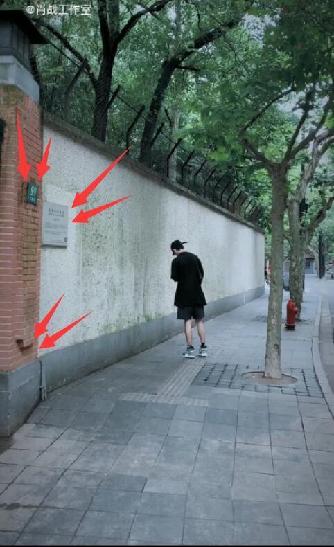 肖战|厉害！工作室晒肖战仅1小时，粉丝冒雨连夜打卡，全身穿着被扒袜子也不放过