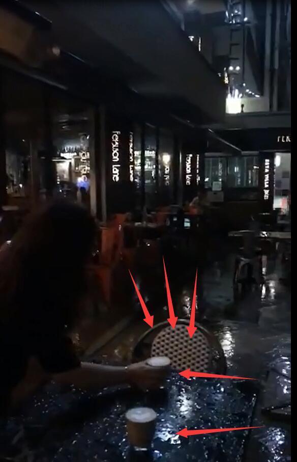 肖战|厉害！工作室晒肖战仅1小时，粉丝冒雨连夜打卡，全身穿着被扒袜子也不放过