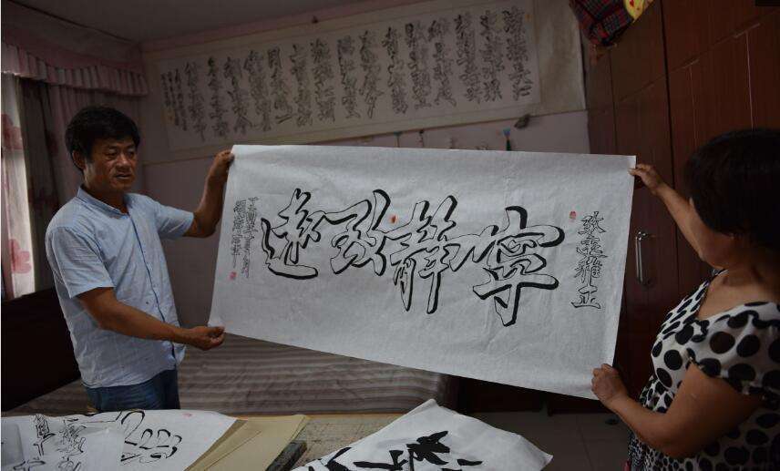 书法|高手在民间，山东农民独创书法字体，年入几十万，把儿子送去留学