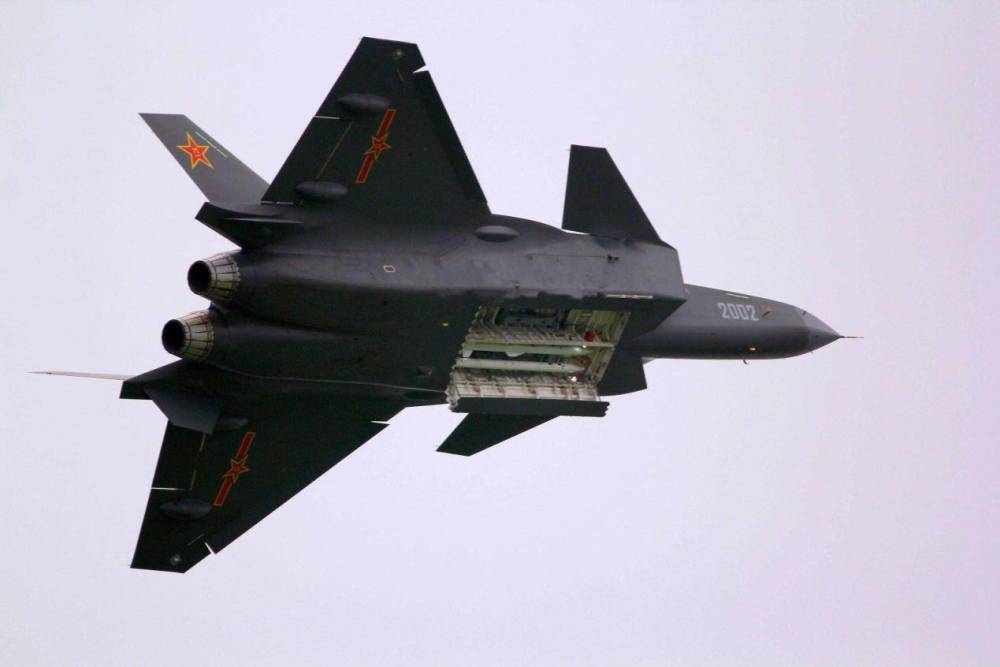 歼20尾部隐身如何?陶瓷基底兼顾雷达和红外隐身,涂层比f22稳定