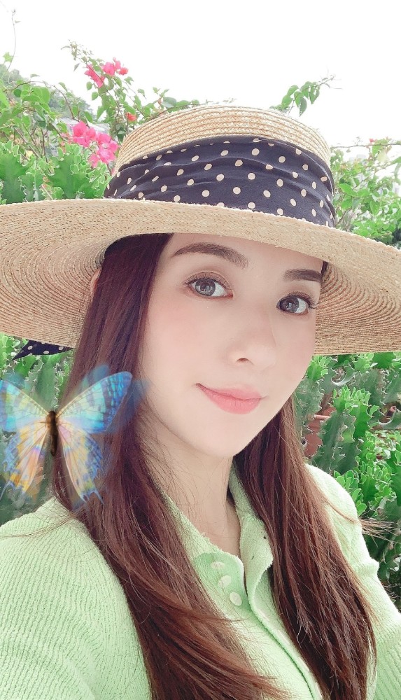 方媛|方媛完全走出风波影响，心情大好晒夏日元气穿搭，这身材真的绝了