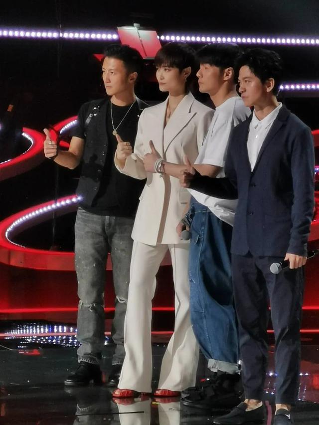 中国好声音|《中国好声音》导师集结，谢霆锋再度合作李宇春，带来吉他表诚意