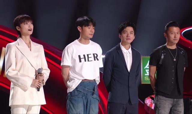 中国好声音|《中国好声音》导师集结，谢霆锋再度合作李宇春，带来吉他表诚意